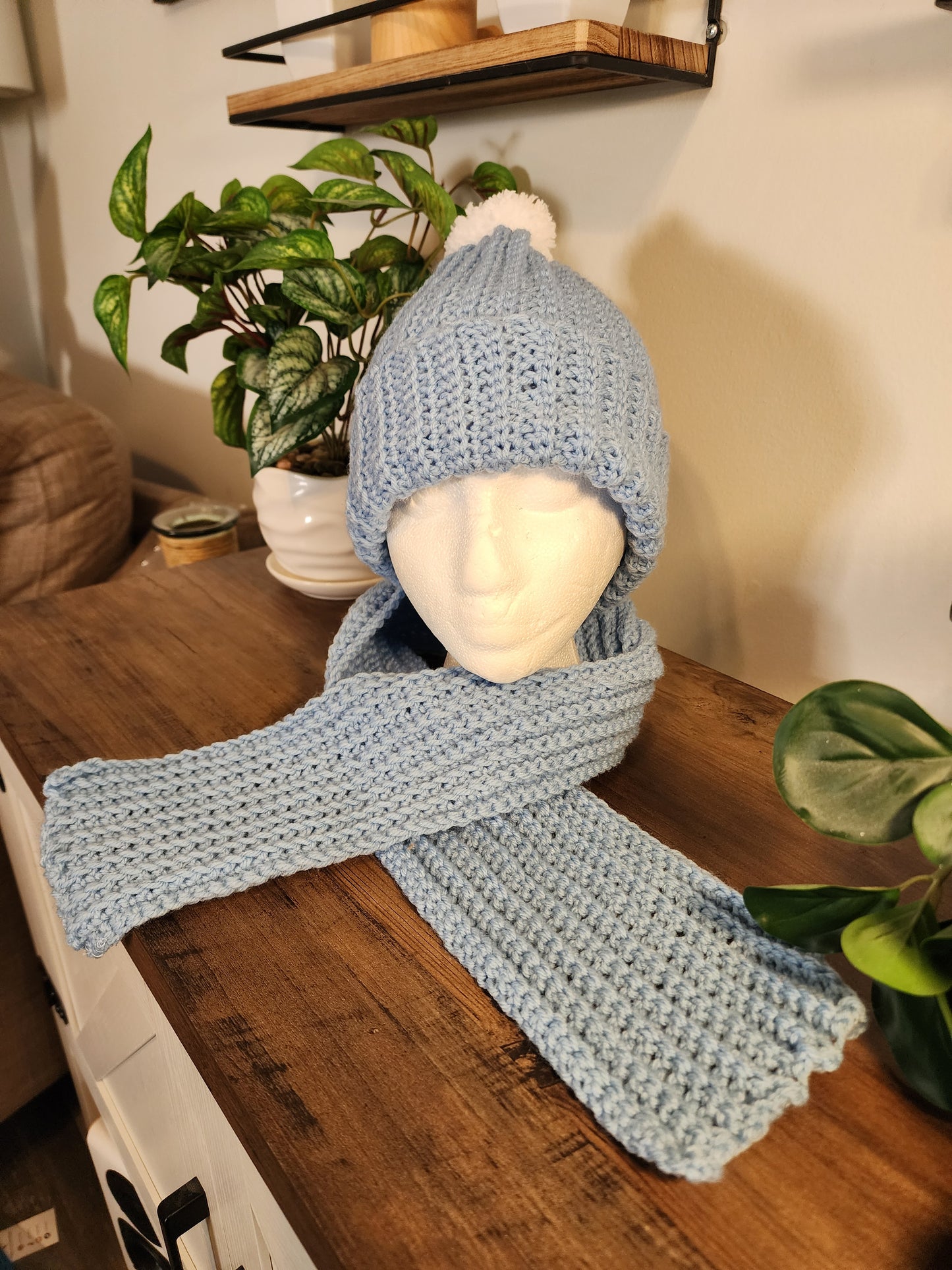 Crochet hait and scarf set