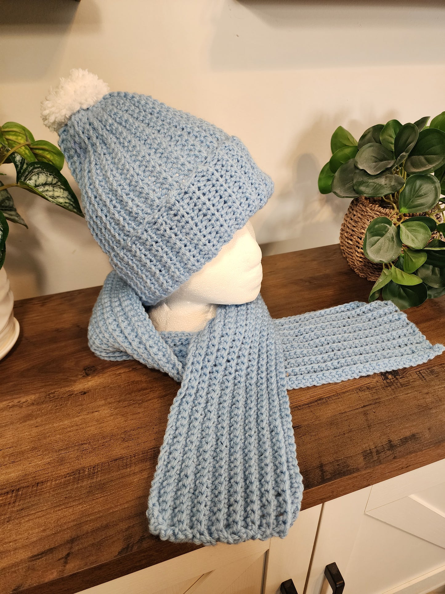 Crochet hait and scarf set