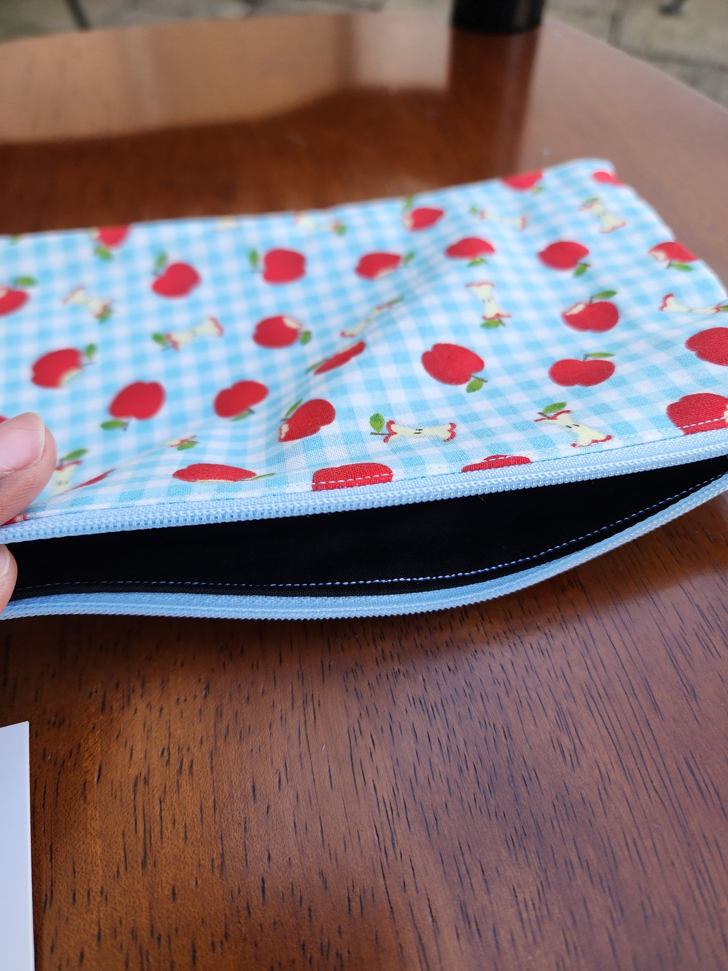 Zipper pouch