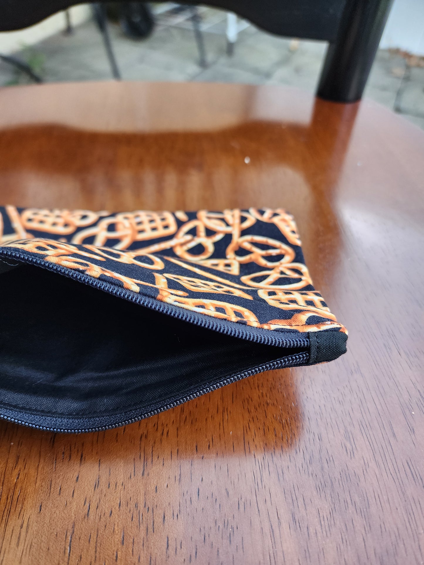 Zipper pouch