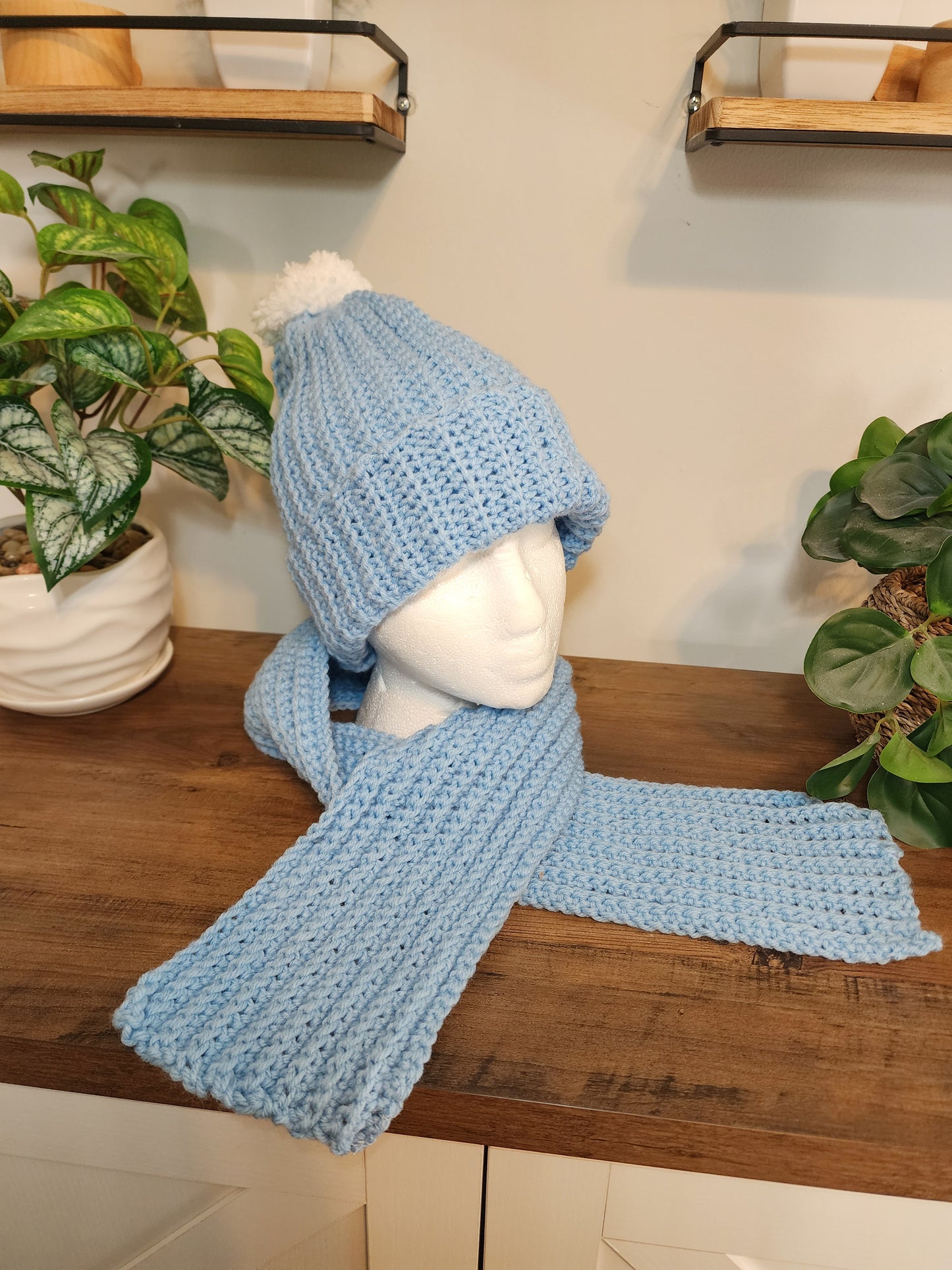 Crochet hait and scarf set