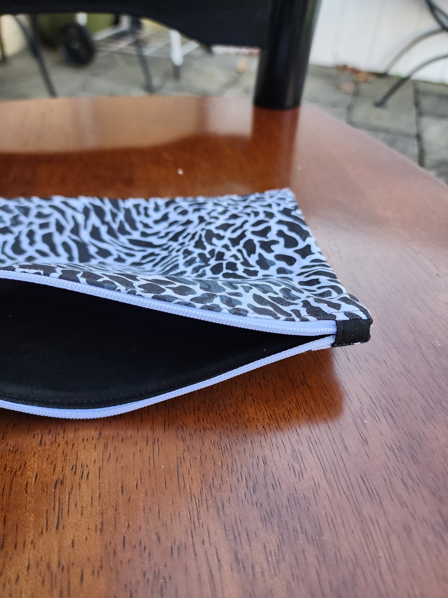 Zipper pouch