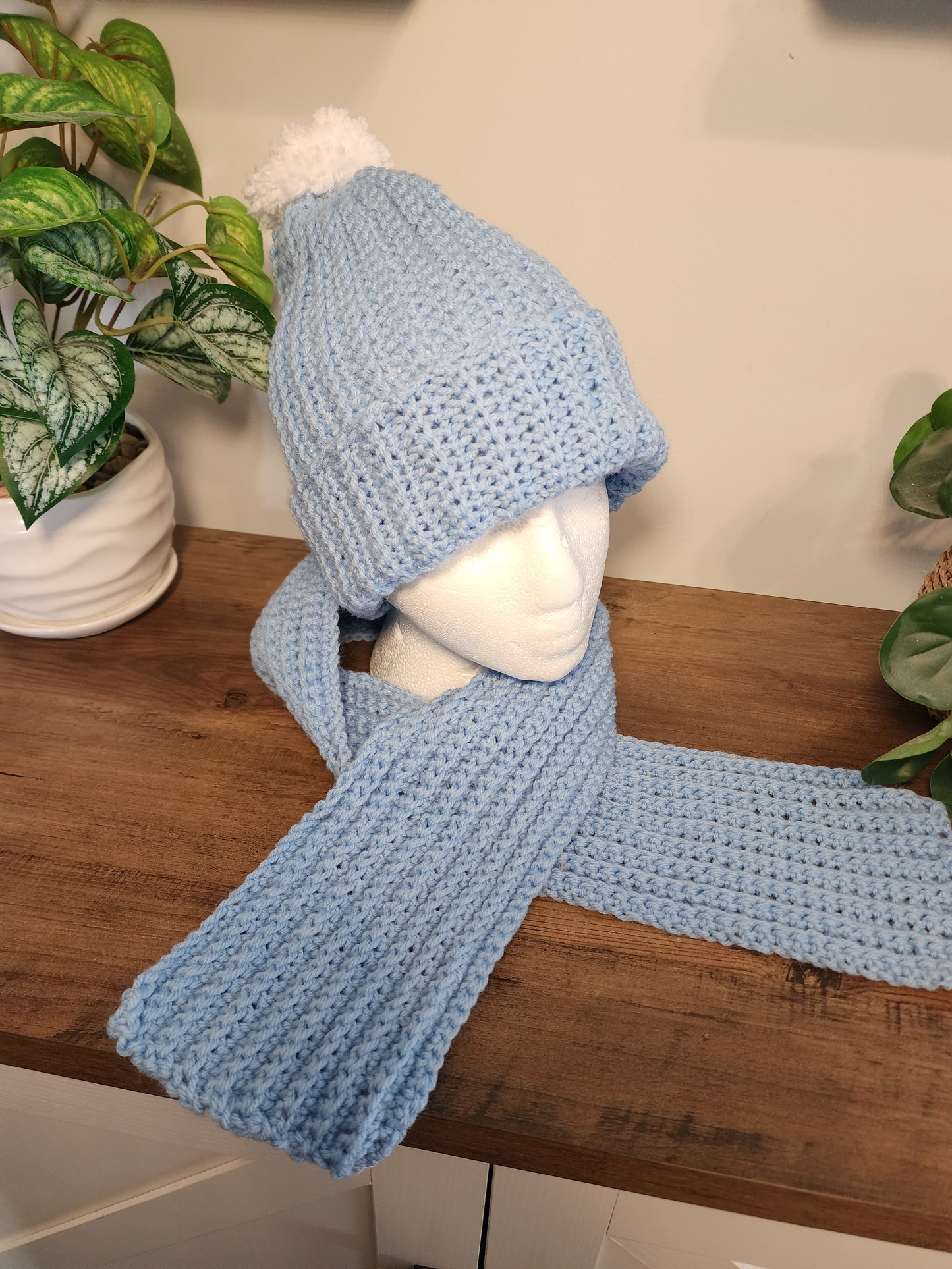 Crochet hait and scarf set